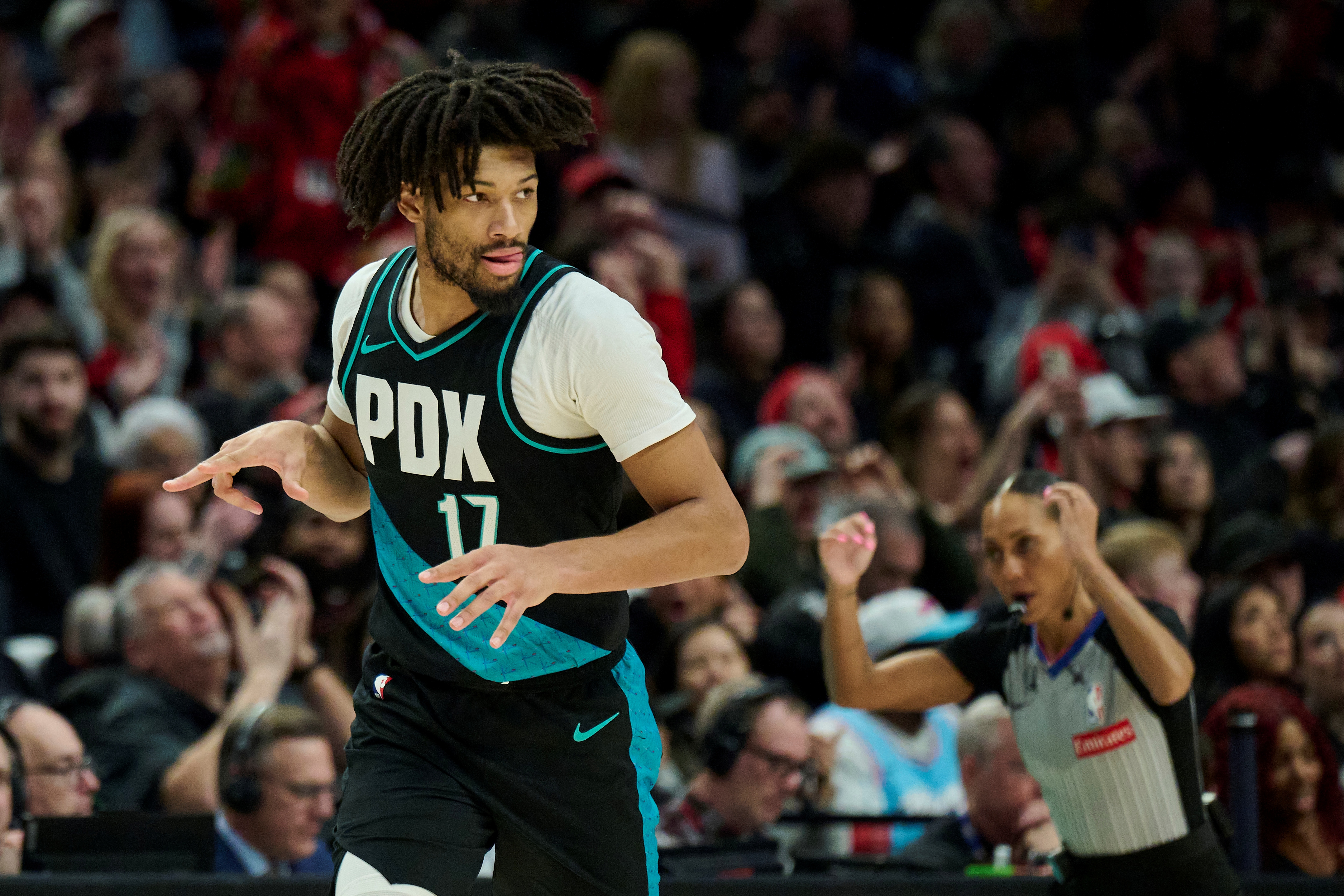 前5投全丢好在调整快！夏普半场13中6拿下13分3板1助1断