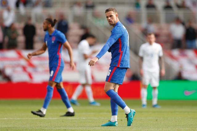 江南-三狮替补练兵惹质疑 亨德森失点浪别欧洲杯罚点权